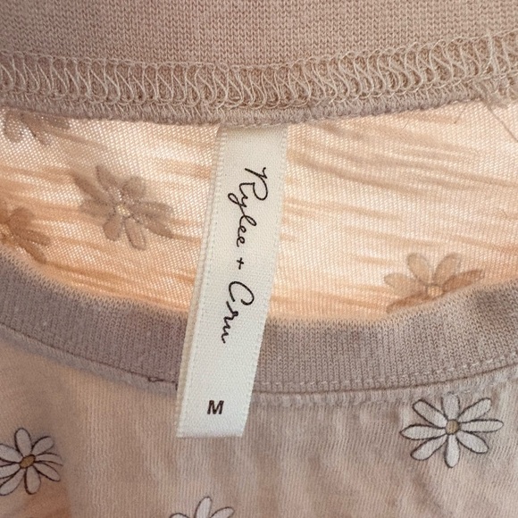 Rylee + Cru Daisy Print Tee - Picture 3 of 3